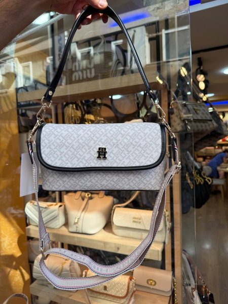 شنطة TOMMY HILFIGER Crossbody – رمادي