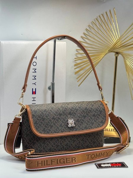 شنطة TOMMY HILFIGER Crossbody –بني غامق
